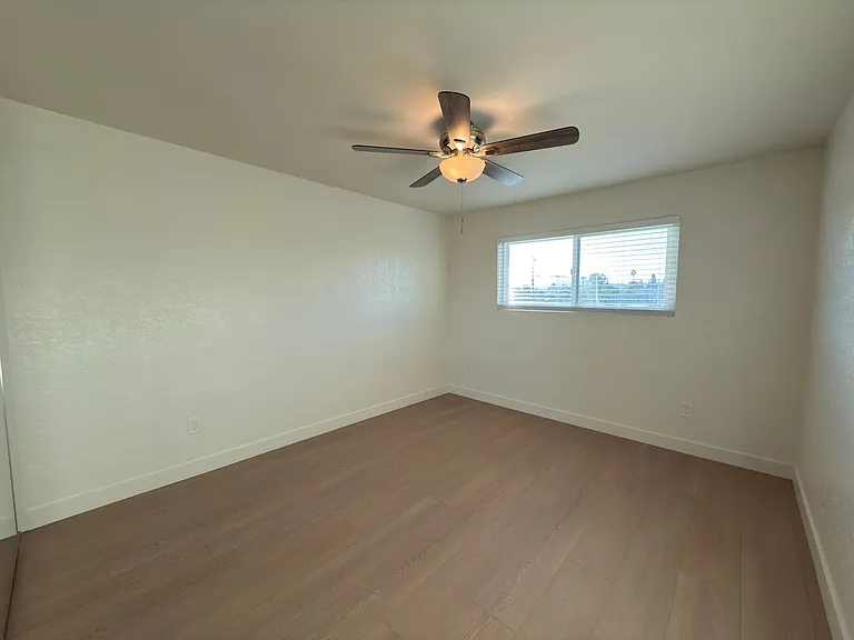 939 E Washington Ave — Photo 7