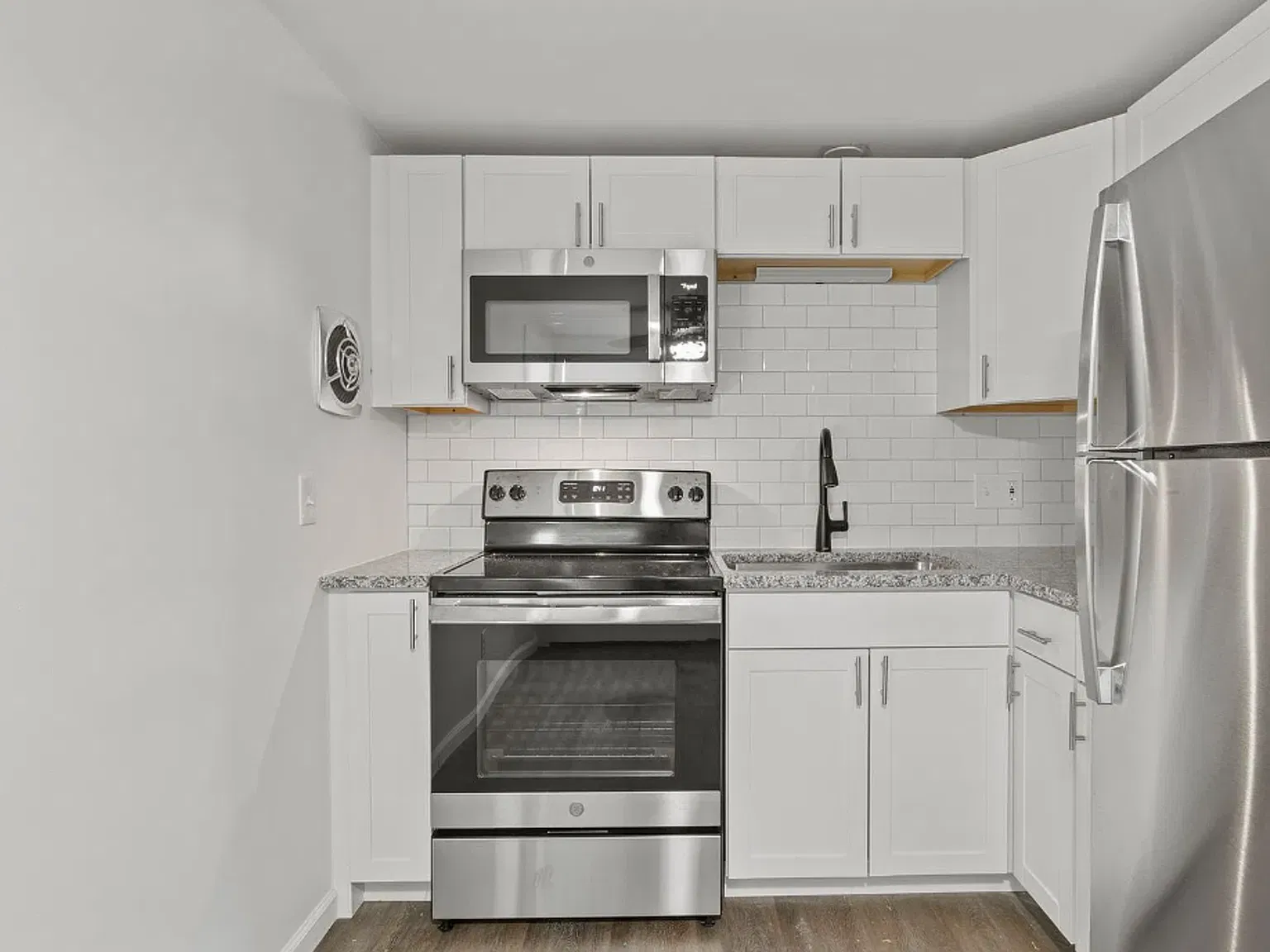 Creekside Apartments — Photo 1
