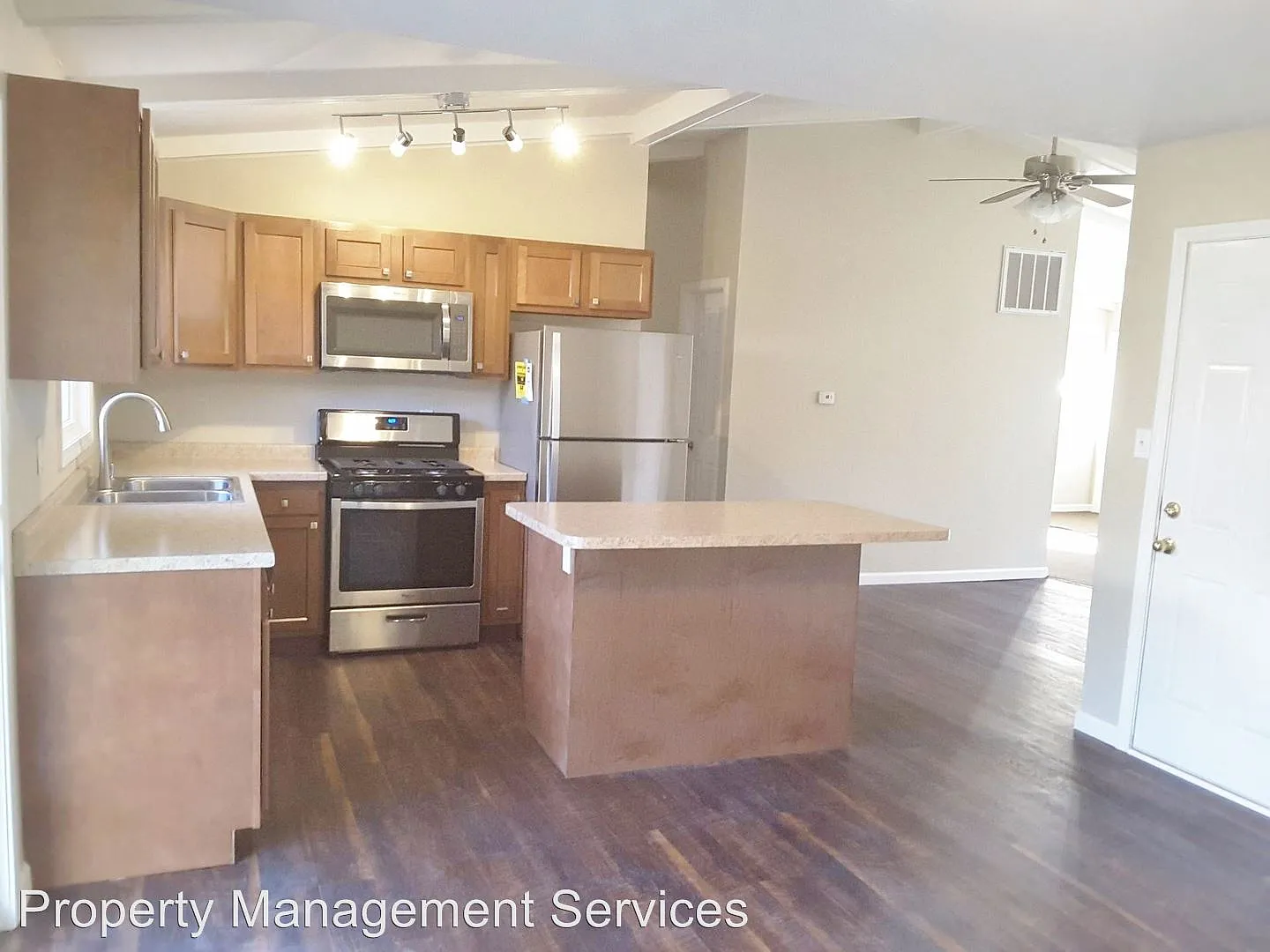 16395 Fairfield Ln photo 1