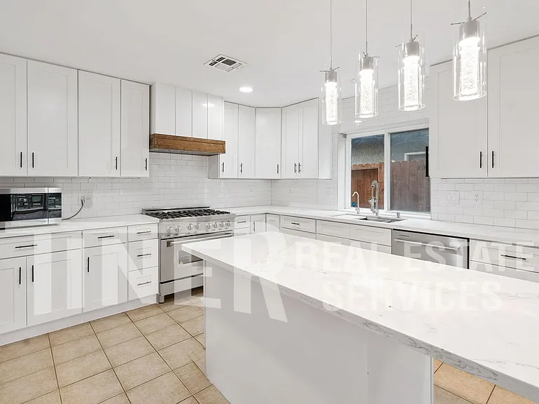 8276 Oakbark Ct — Photo 12