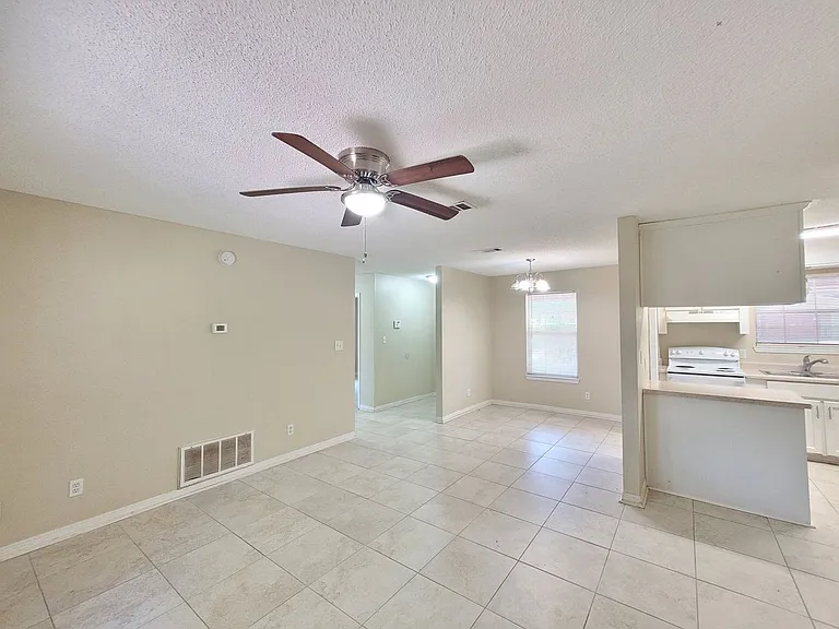 6506 Colonial Dr — Photo 9
