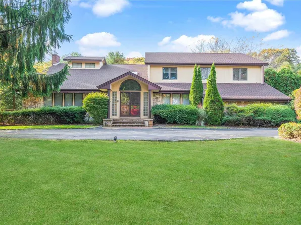 9 Equestrian Court, Huntington, NY 11743