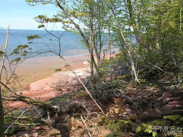 57 Lakeshore Dr #57, Ontonagon, MI 49953