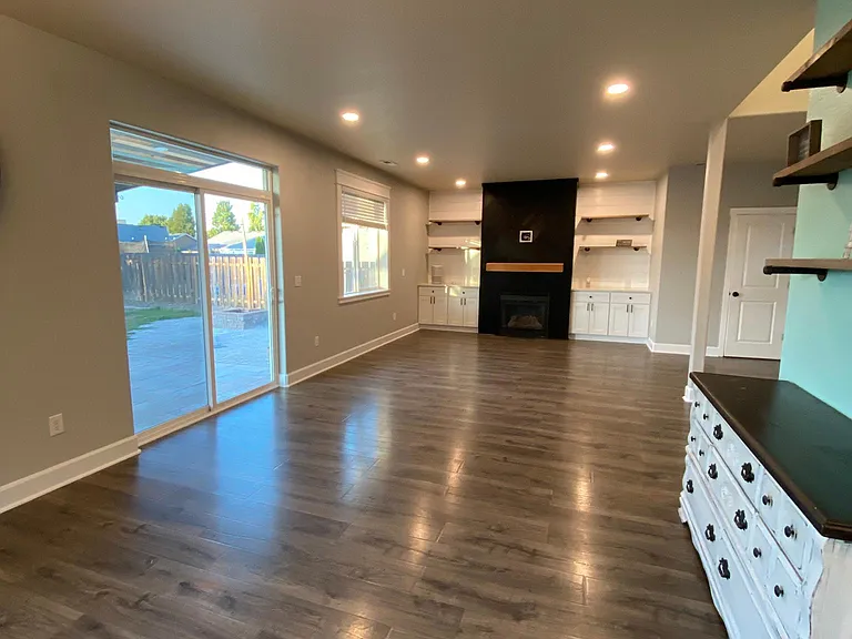 1055 Charlie Ave — Photo 6