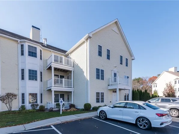 40 Saw Mill Dr #305, North Kingstown, RI 02852