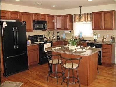 2nd image of 27 Woodland Trl