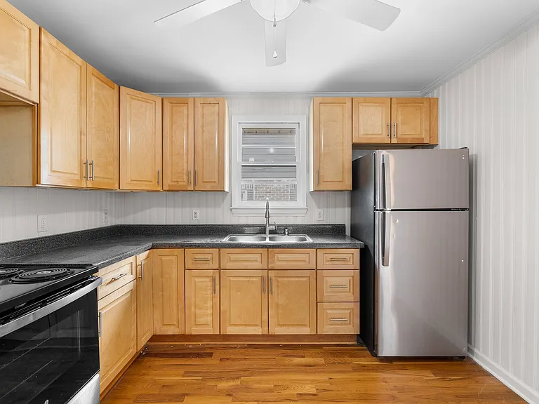 1036 Seymour Ave #A — Photo 5