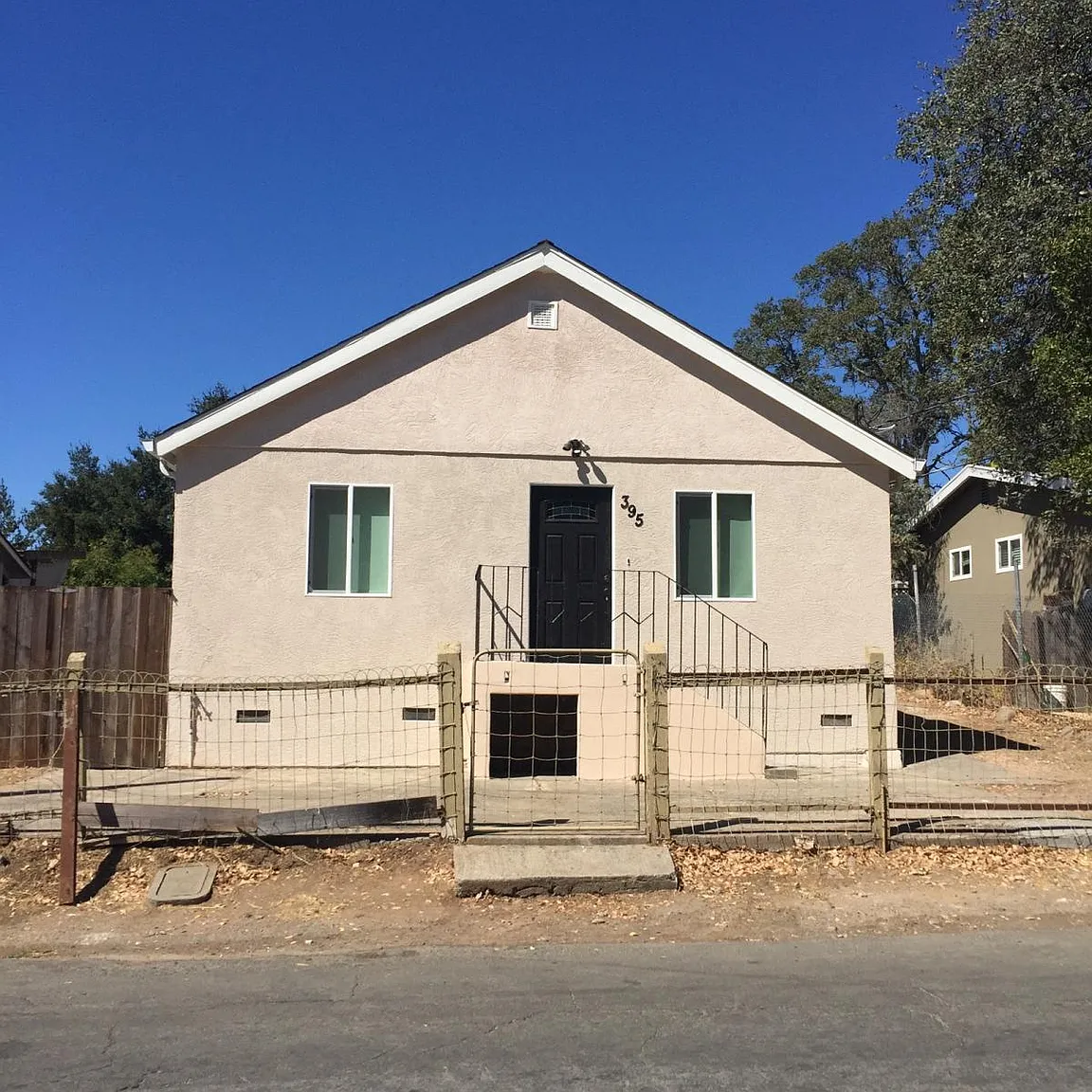 395 Siesta Way photo 1