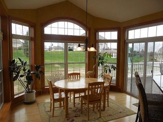 5th image of N64W13300 Crestwood Dr