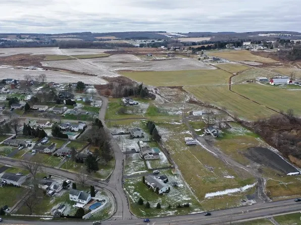 10 Hillcrest Dr, Cortland, NY 13045