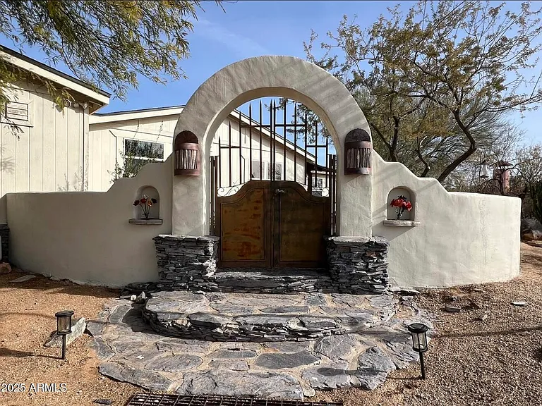 5824 E Montgomery Rd — Photo 2