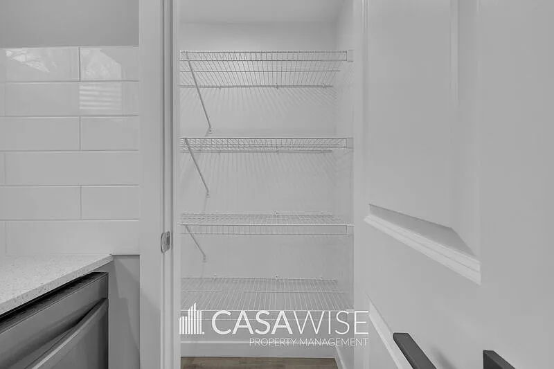 Building Photo - 11927 125th St NW #BASEMENT