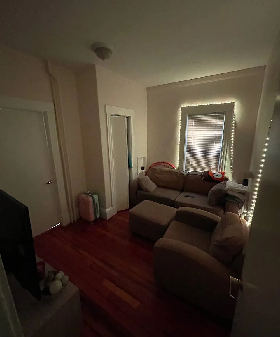2 bed, 620 sqft, $2,400 — Photo 2