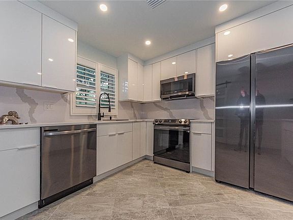 5th image of 900 Jasmine Ln #5A