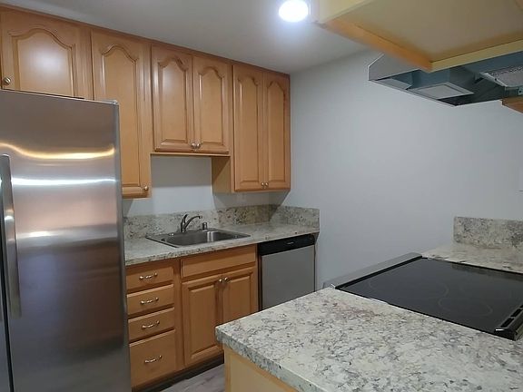 New fridge/dishwasher/electric range, & granite counters