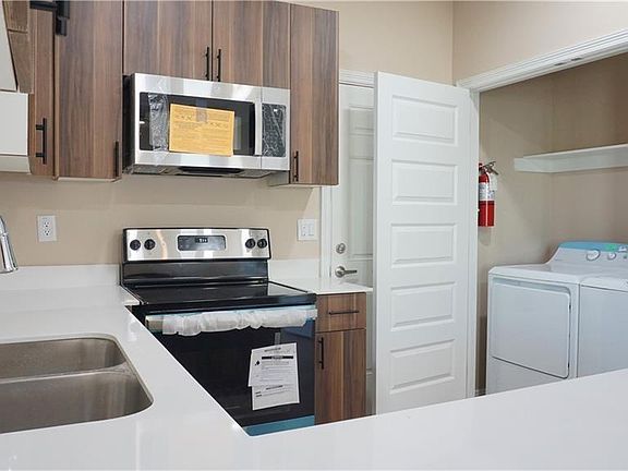 4th image of 2918 W Kenwood St #3