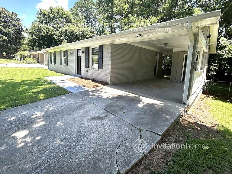 3054 Cottonwood Dr SE — Photo 2