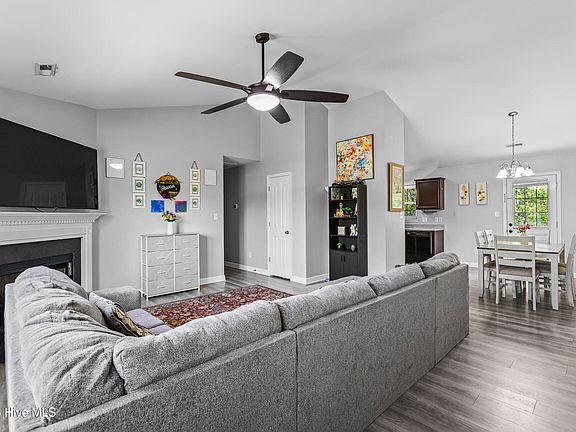4th image of 808 Little Roxy Court