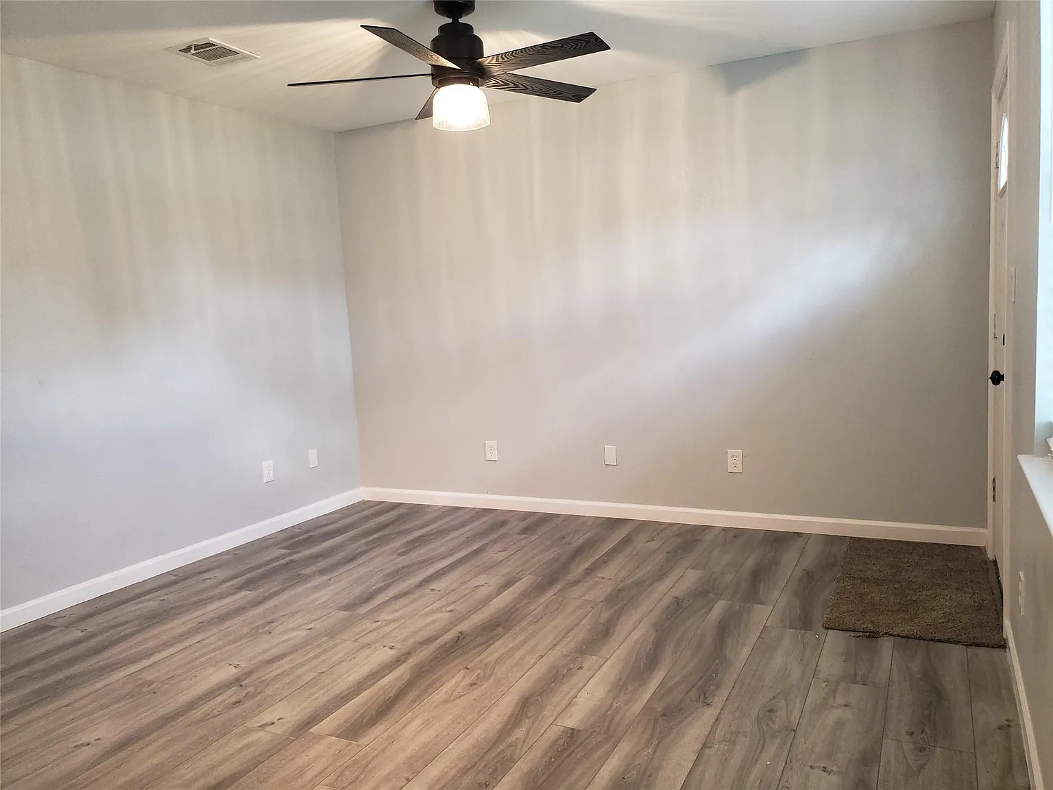 2 bed, 1.0 bath, $1,400 — Photo 4