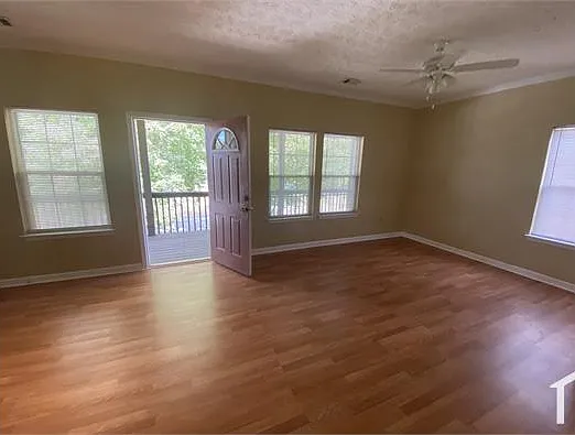 1046 White Oak Ave SW #A — Photo 8