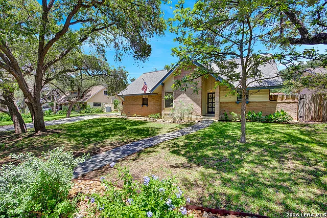 4 bed, 2.0 bath, 2068 sqft, $2,100 — Photo 3