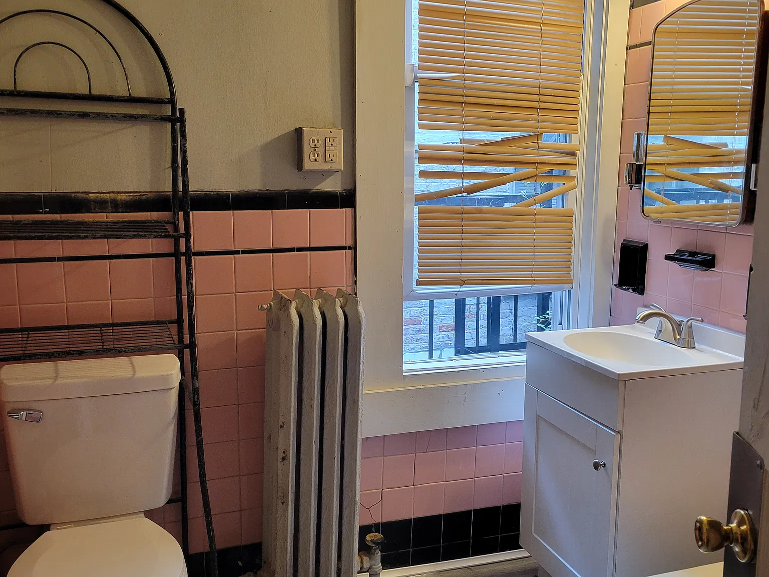 2 bed, 500 sqft, $1,095 — Photo 2