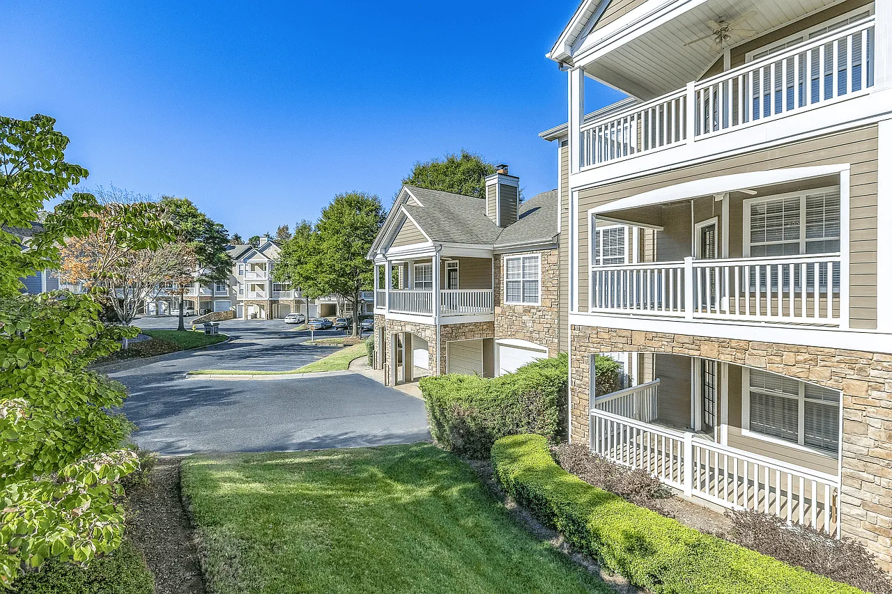 Elan at Mallard Creek Apartment Homes — Photo 2