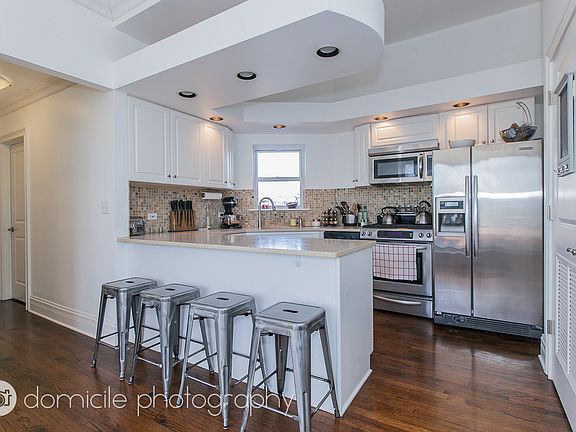 5th image of 1934 N Rockwell St APT 3R