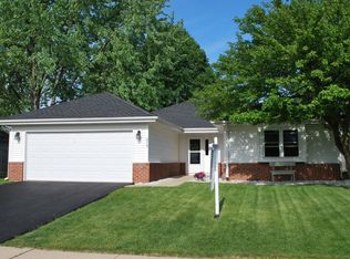 975 Camden Ln, Aurora, IL 60504