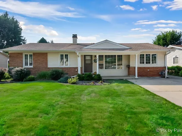 322 Charing Cross Rd, Elk Grove Village, IL 60007