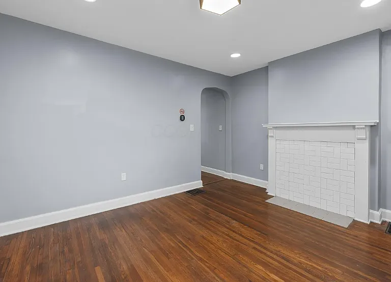1230 Gilbert St — Photo 2