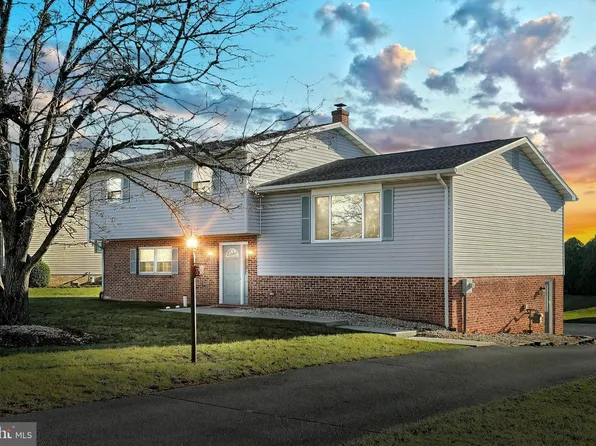 2754 Danielle Dr, Dover, PA 17315