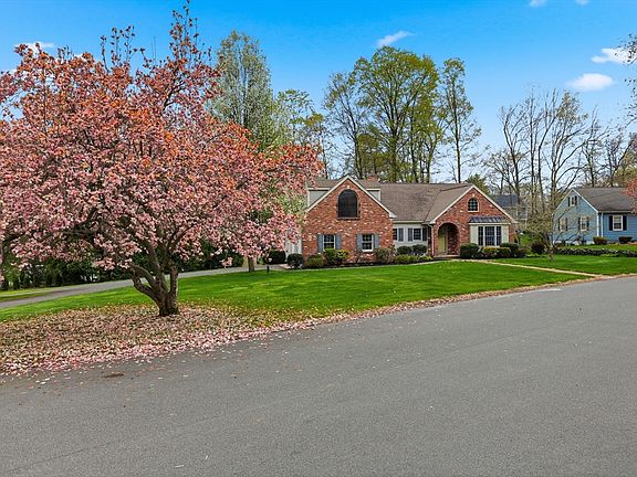 5th image of 7 Brewster Rd