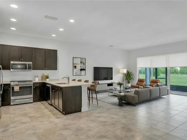 12445 Dahlia Ct — Photo 4