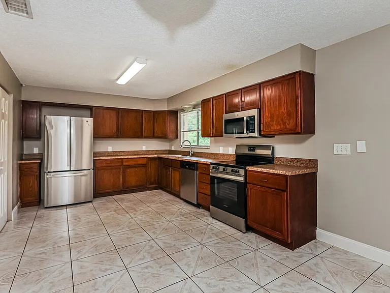 1119 Clayton Ave — Photo 6