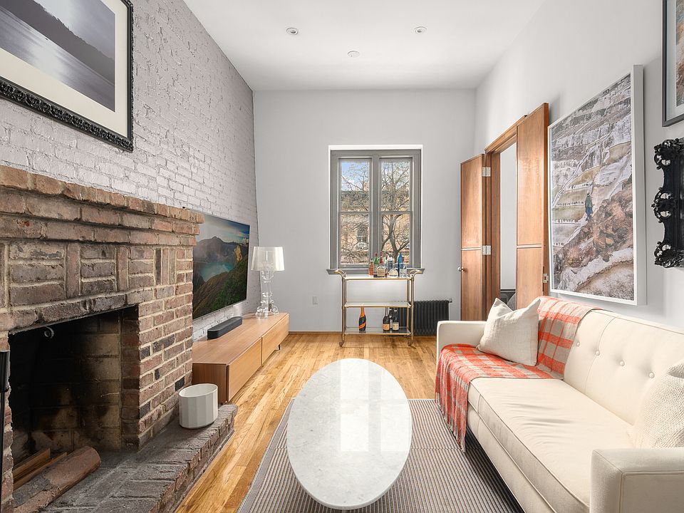 1st image of 128 W 70th St APT 9