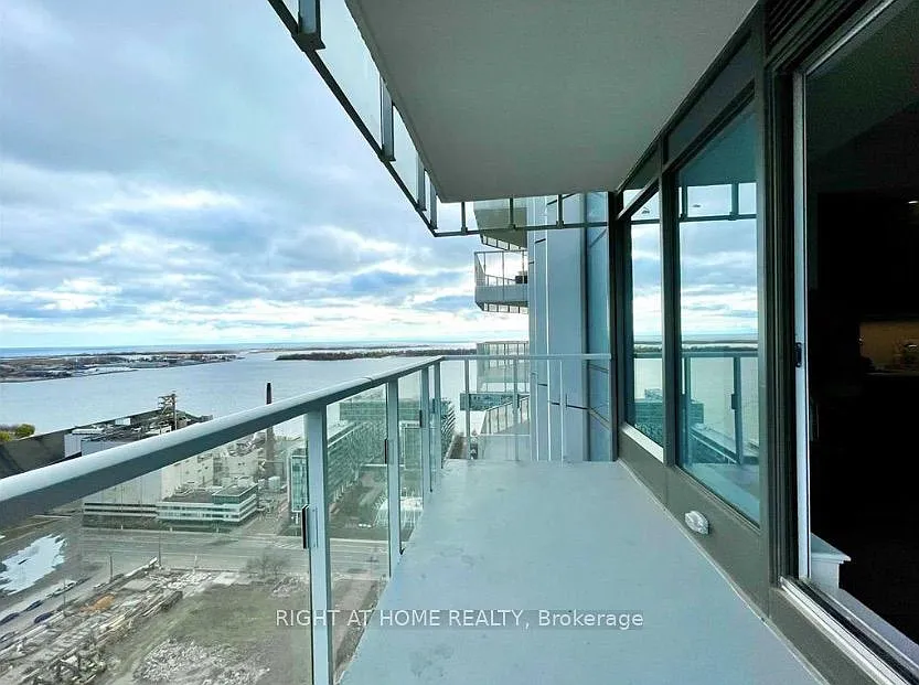 Pinnacle One Yonge - The Prestige — Photo 2