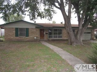 118 E Crestline Dr, San Antonio, TX 78201