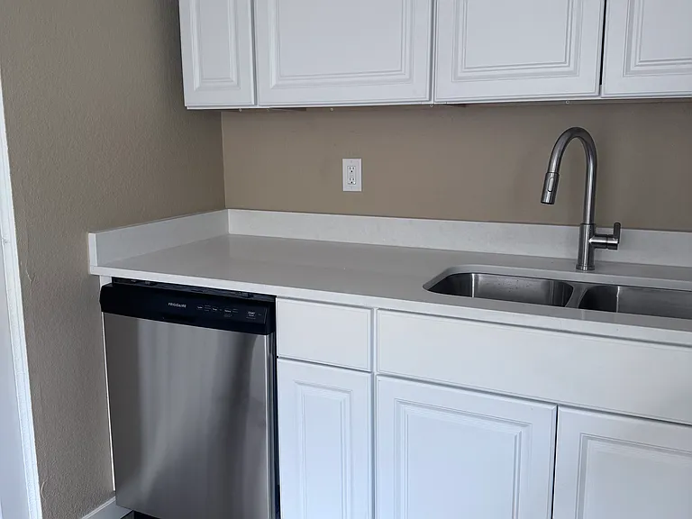 875 S Quebec St #25 — Photo 5