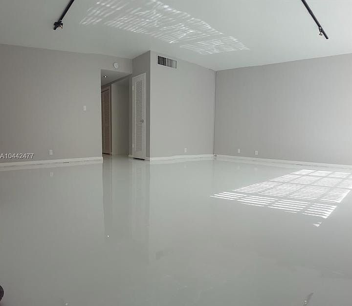 1st image of 1000 West Ave #Xx01