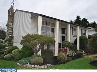 9745 Portis Rd, Philadelphia, PA 19115