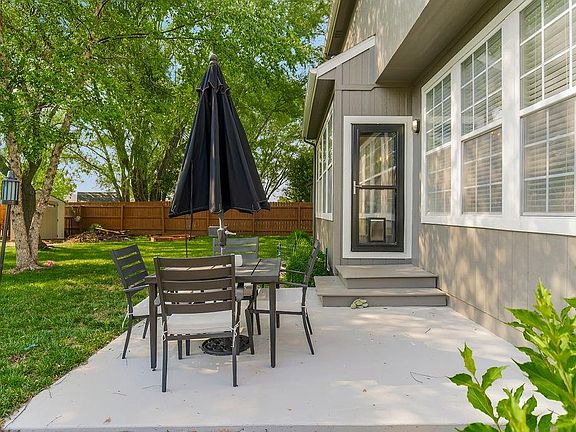 3rd image of 1225 Starbrooke Dr