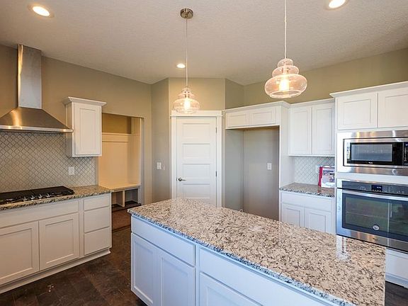 4th image of 302 Aspen Dr NE