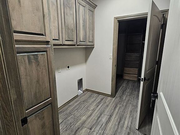 3rd image of 113 S 6th Ave