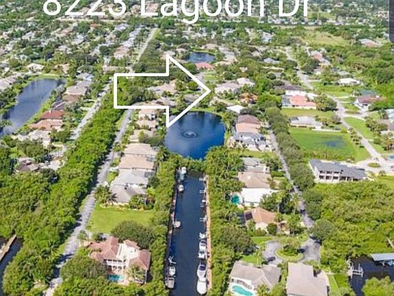 4th image of 8223 SE Lagoon Dr