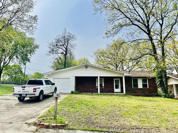 213 Circle Dr