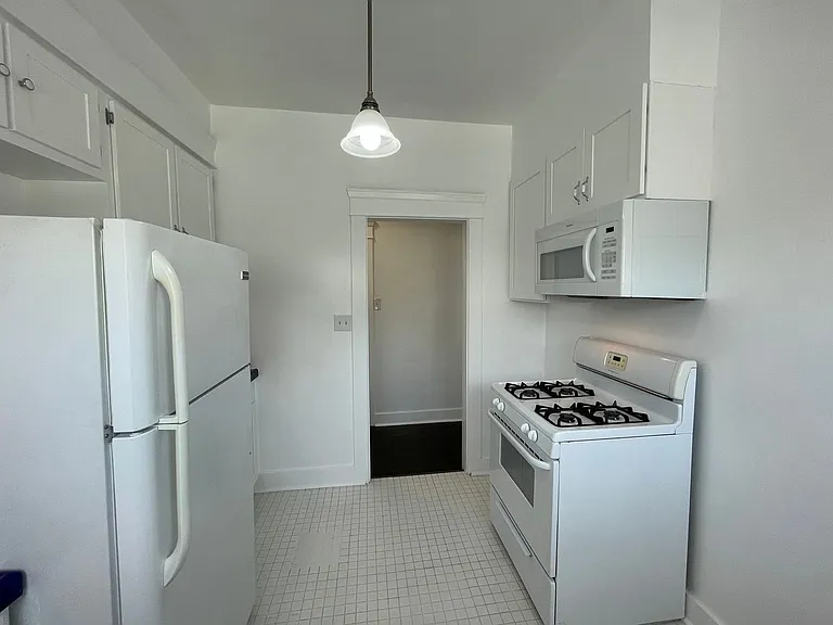 735 W 4th St — Photo 20
