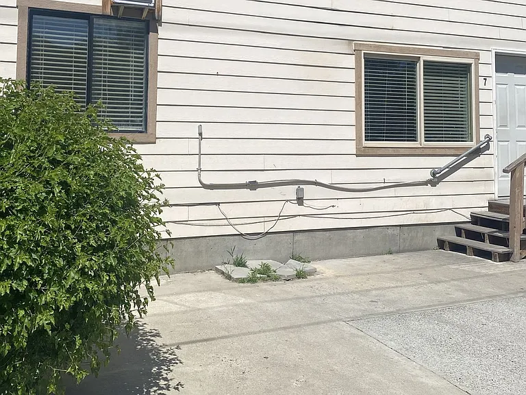 514 E Woodin Ave — Photo 2