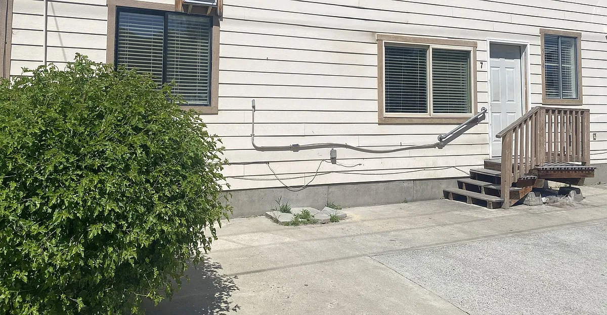 Building Photo - 514 E Woodin Ave