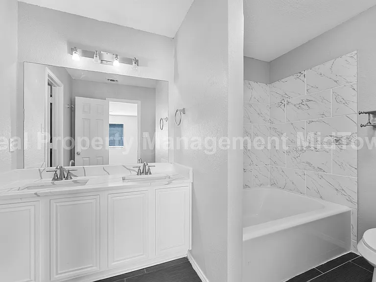 6100 Wall St — Photo 15